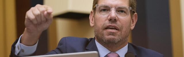 OSVEDOČENI PRIJATELJ SRBIJE NA ČELU KALIFORNIJE? Kongresmen koji je spasao zivot Marku Đuriću i često dolazio u Beograd vodeći kandidat za guvernera (FOTO)