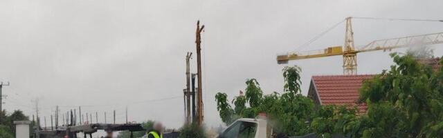 ZASTOJ NA ULASKU U PLATIČEVO: Šlep služba sletela sa puta, saobraćaj normalizovan (FOTO)
