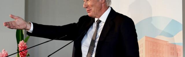 Ричард Гир: Стидим се због реторике републиканаца према мигрантима