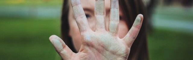 POTVRĐENA PRESUDA MAJCI IZ PAKLA!  Aleksinčanka koja je podvodila ćerku ide na robiju zajedno sa „klijentima"