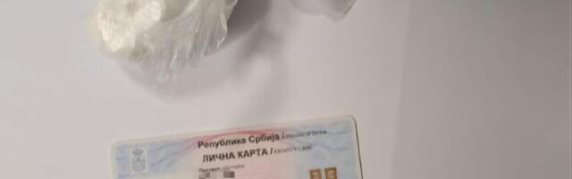 CRNOGORSKA POLICIJA ZAUSTAVILA BMW, ODMAH PRIVELI SRBINA (43)! Sa dve devojke i kokainom pokušao da pređe granicu