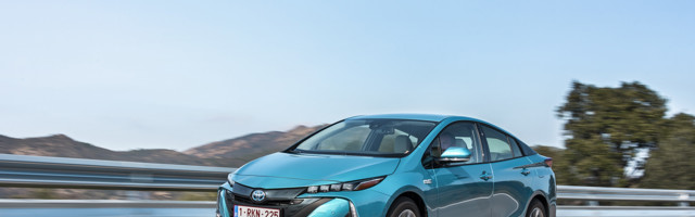 Zašto se nekako iz drugog plana, hibridi prodaju bolje od električnih automobila?