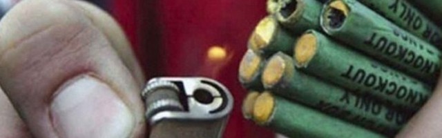 HOROR U KRAGUJEVCU! Muškarcu svežanj petardi EKSPLODIRAO U RUCI: Ostao BEZ PRSTIJU!