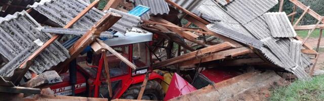 Страховито олујно невреме на Голији, брдо затрпало аутомобиле и тракторе, гром убио краву