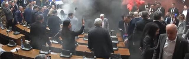 Istinomer: Miloš Jovanović nije isprskao suzavcem trudnu poslanicu