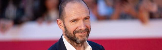 Popularni glumac se POTPUNO PROMENIO zbog uloge! Smršao, a zatagnut kao PRAĆKA (FOTO)