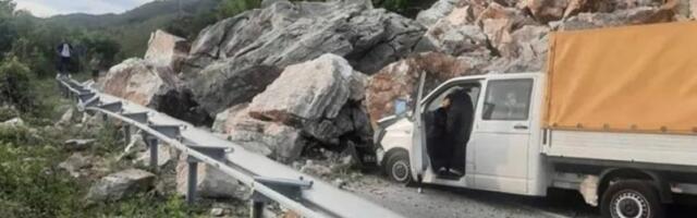 ODRON U OBUZOVICI! Obustavljen saobračaj na putu Budva-Cetinje! (FOTO)