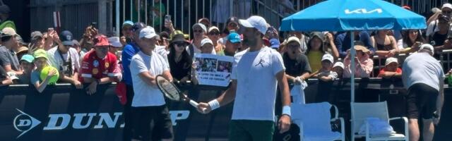 "Nole, hvatao sam vaše loptice 2015." Đoković odradio trening u Melburnu /GALERIJA/