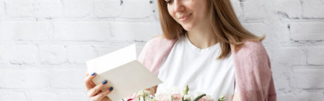 ŠOK! CENE CVEĆA SKAČU TIK PRED OSMI MART! Veliki buketi nisu za svačiji džep, Beograđani negoduju na ove PONUDE!