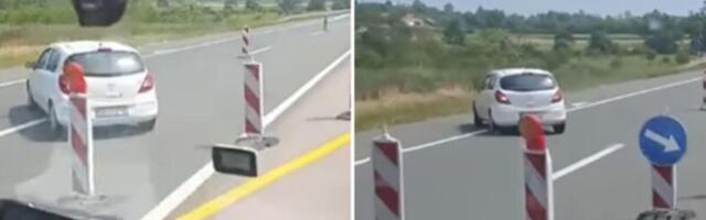 JOŠ JEDAN SNIMAK BAHATE VOŽNJE: Vozio u kontrasmeru, kada je shvatio da je pogrešio, URADIO JE OVO (VIDEO)