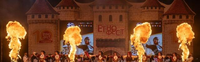 Spektakularno otvoren jubilarni “Etnofest“: Čačak igrao uz ritmove sa tri kontinenta