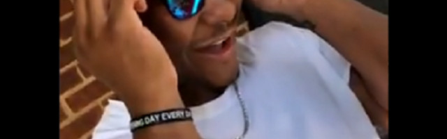 Daltonista je dobio specijalne naočare za prepoznavanje boja, video sa njegovom reakcijom će vas oduševiti