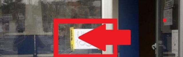 SCENA NASMEJALA SRBIJU! Pogledajte šta piše na VRATIMA JEDNE POŠTE - dok svi čekaju na 100 EVRA (FOTO)