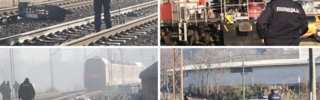 PRVI SNIMCI JEZIVE NESREĆE U RAKOVICI! Voz naleteo na kombi, vozilo potpuno demolirano! (VIDEO)