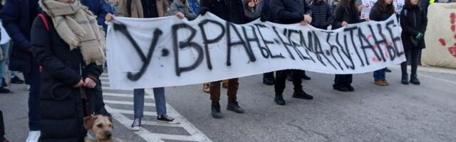 “Više niko ne može da ćuti” – poručili učesnici protesta u Vranju