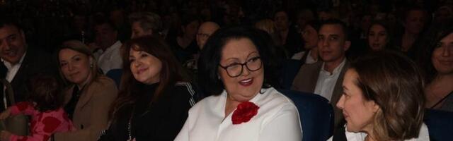 Pevačicu ostavio muž u devetom mesecu! Morala da mu da novac kako bi se razveli