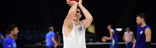 Trojka sa centra jednom rukom, nikakav problem za Vanju (VIDEO)