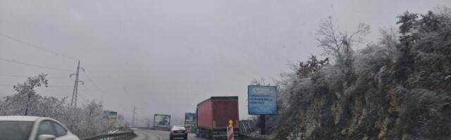 Drama na putu ka Zlatiboru! Zapaljen šleper blokirao saobraćajnu traku!