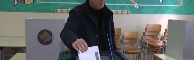 Zlatan Elek glasao u Severnoj Mitrovici: Pozvao sugrađane da u što većem broju izađu danas na birališta