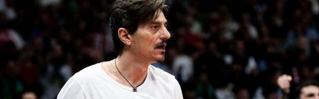 "Bili ste pijani u pet ujutru!" Janakopulos očitao bukvicu igračima nakon poraza od Olimpijakosa: Možete li da se pogledate u ogledalo kada dođete kući?