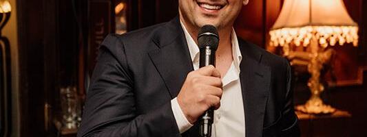 EMIR HABIBOVIĆ POGAĐA PRAVO U SRCE! „Pomozi mi“ kao autorski iskorak i najava velike godine