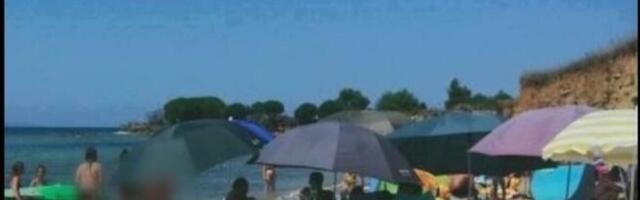 INTIMNA AKCIJA NA PLAŽI USRED BELA DANA: Par se povatao, a onda su krenuli KONKRETNO, i to pred svima, NEVERICA!