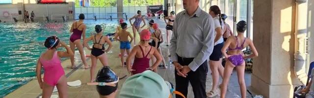 BESPLATAN PLIVAČKI KAMP za decu i ovog leta na ZATVORENOM BAZENU (FOTO)