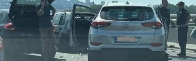 Kilometarska kolona, automobili naleteli na autobus! Zbog lančanog sudara kod Bubanj potoka, vozila mile (FOTO)