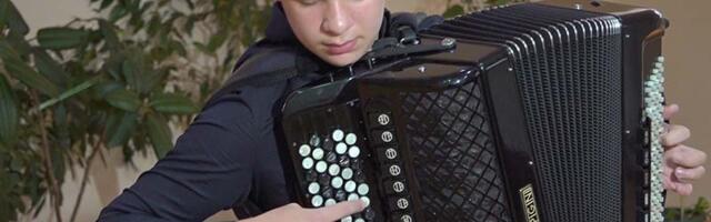 Lazar Mijatović prvak sveta u sviranju harmonike(VIDEO)