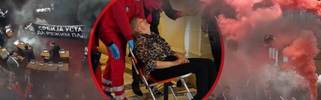 JUTROS GURALI LJUDE, RUŠILI OGRADE, A NIJE IM PRVI PUT! Opozicija u martu bacala i DIMNE BOMBE na trudne koleginice! (VIDEO)