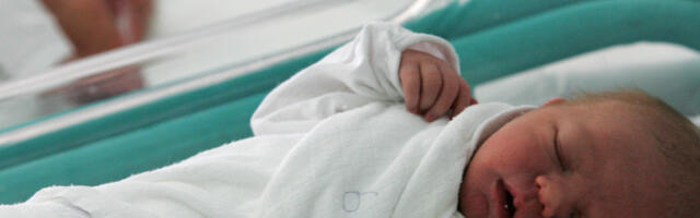 У првих једанаест месеци рођено 1.886 деце мање него лане