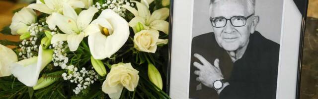 Komemoracija Dejanu Đuroviću: Neutešna ćerka prima saučešće, bolne scene u Kamenoj sali Radio Beograda (FOTO)