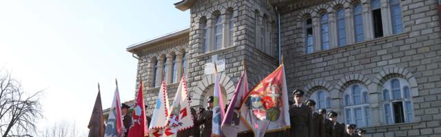 Ko je danas Vučiću čestitao Dan državnosti?