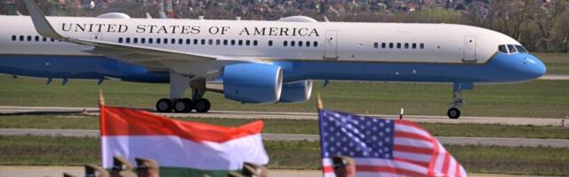 UMESTO ORBANA... Druga dama Amerike pokrala sve poglede na dočeku u Budimpešti - SVI SU GLEDALI U JEDNO (VIDEO)