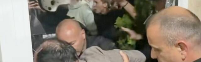 MUP: Tri policajca zatražila lekarsku pomoć posle intervencije ispred Medicinskog fakulteta u Beogradu