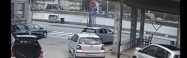 Ubedljivo najbesmislenija krađa ikada nasmejala celu Srbiju: Čovek u Prijepolju ukrao ivičnjak pa ga vratio
