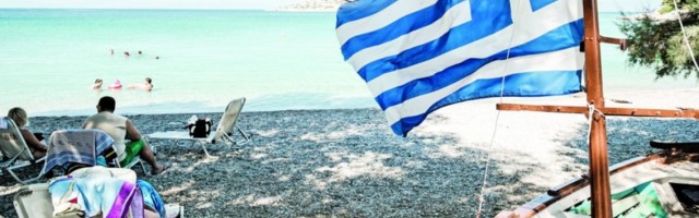 SRPSKI TURISTI DEMANTUJU MEDIJSKE IZMIŠLJOTINE: U Grčkoj kao pre korone, gluposti o MASKAMA NA PLAŽI!