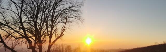 Данас претежно сунчано, после подне са свереа стиже наоблачење