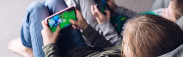 NESTVARNE VESTI IZ ZEMLJE ZA KOJOM SRBI LUDUJU: Suspendovano čak 10.000 učenika zbog korišćenja MOBILNIH TELEFONA na času!