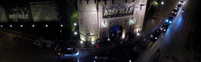 Nišvil postavlja mini binu pored Tvrđave za neafirmisane umetnike