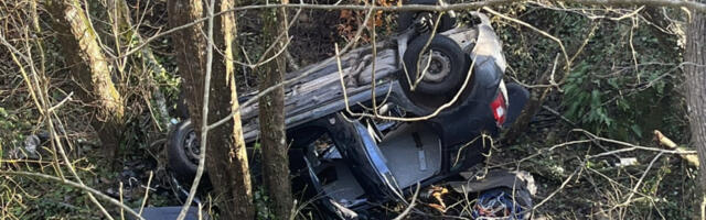 MRTVA ŽENA (50) NAĐENA U AUTOMOBILU ISPRED DOMA ZDRAVLJA KOJI NE RADI Telo starca (84) bilo u BMW-u za kojim se tragalo