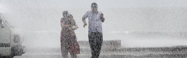 NEVREME OPUSTOŠILO DALMACIJU! Na mostovima bujice duboke pola metra, devojke upale u reku jedva izvukle živu glavu!