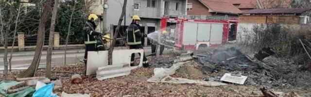 Prve slike požara u Kaluđerici: Vatra potpuno progutala kiosk, od njega ostao samo pepeo