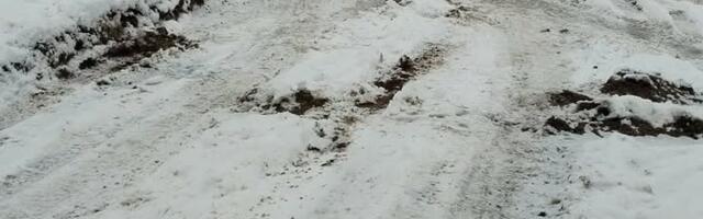 Čitaoci javljaju: Neprohodno u Novoj Topoli, ne mogu da siđu ni do prodavnice i lekara