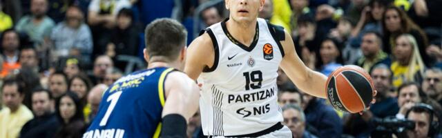 Skandal navijača Fenera protiv Partizana u Evroligi: Uvredili su ceo srpski narod, a nisu išli na časove istorije /FOTO/