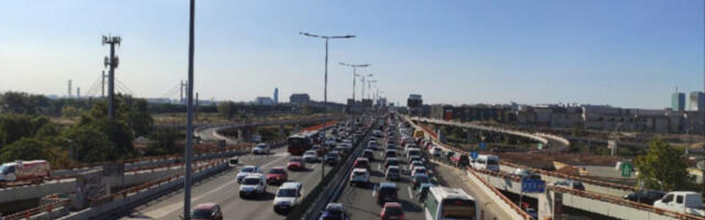 POJAČAN INTENZITET SAOBRAĆAJA NA SVIM PUTNIM PRAVCIMA U SRBIJI! U jednom delu zemlje je najgore - vozači, spremite se!