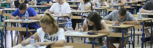 Prvi dan završnog ispita protekao u najboljem redu, polagalo 99,2% učenika!