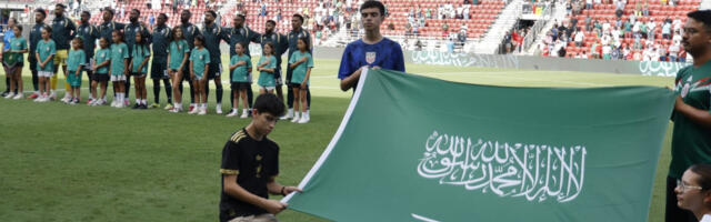 Svet u neverici: Zašto se saudijska zastava tretira drugačije od ostalih na Mundijalu?