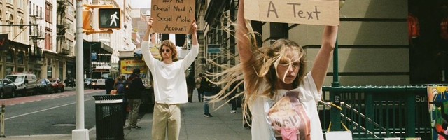 Čuveni "Dude with sign" sa Instagrama zvezda je modne kolaboracije