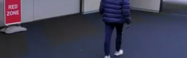 Nadrealne scene u Londonu: Murinjo dizao defanzivca sa WC šolje tokom meča da se vrati na teren